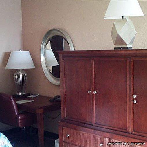 Sunlac Inn Lakota Номер фото